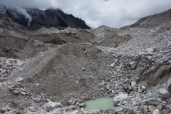 På väg ner mot mitten av Khumbu-glaciären där Everest Base Camp är beläget.