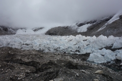 Nästan framme vid Everest Base Camp. Khumbu Ice Fall i bakgrunden.