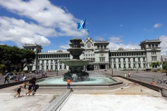 Fina Parque Central med Palacio Nacional de la Cultura i bakgrunden, Parque Central, Zona 1, Guatemala City.