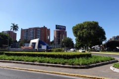 Gatuscen vid Plaza Obelisco, Zona9-Zona10, Guatemala City.