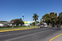 Gatuscen vid Plaza Obelisco, Zona9-Zona10, Guatemala City.