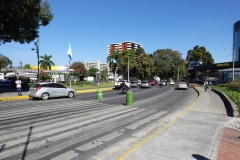 Gatuscen vid Plaza Obelisco, Zona9-Zona10, Guatemala City.