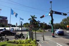 Gatuscen vid Plaza Obelisco, Zona9-Zona10, Guatemala City.