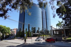 Promenaden längs Avenida La Reforma som skär mellan Zona 9 och Zona 10, Guatemala City.