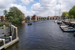 Vy längs floden Spaarne från Catharijnebrug, Haarlem.