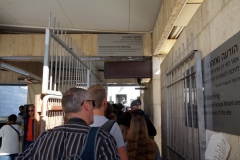 I kön på väg upp till Tempelberget, Jerusalem.