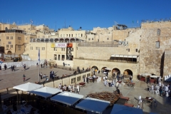 Del av Västra muren torg (Western Wall Plaza) sedd från rampen, Jerusalem.