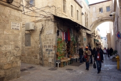 Gatuscen längs Via Dolorosa, Jerusalem.