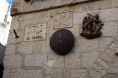Station 5: Platsen där Jesus tros ha fått hjälp av Simon the Cyrene att bära korset, Via Dolorosa, Jerusalem.