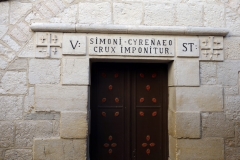 Station 5: Platsen där Jesus tros ha fått hjälp av Simon the Cyrene att bära korset, Via Dolorosa, Jerusalem.