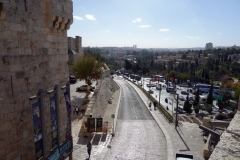 Vandringen på muren runt gamla staden mellan Jaffa Gate och Lion’s Gate, Jerusalem.