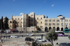 Vandringen på muren runt gamla staden mellan Jaffa Gate och Lion’s Gate, Jerusalem.