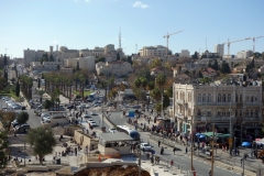Vandringen på muren runt gamla staden mellan Jaffa Gate och Lion’s Gate, Jerusalem.