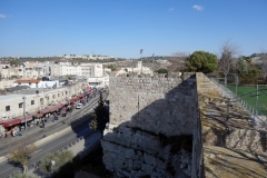 Vandringen på muren runt gamla staden mellan Jaffa Gate och Lion’s Gate, Jerusalem.