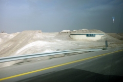 300 meter under havsnivå. Highway 1 från Jerusalem till Döda havet.