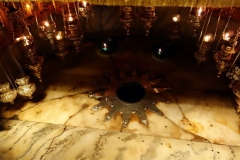 Den 14-uddiga stjärnan markerar platsen för Jesu födelse, Grotto of the Nativity, Födelsekyrkan, Betlehem, Västbanken.