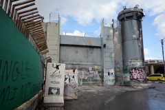 Muren som skiljer Västbanken från Israel vid Checkpoint 300, Betlehem.