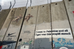 Banksy street art på muren som skiljer Västbanken från Israel vid Checkpoint 300, Betlehem.