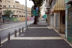 Promenaden från lägenheten i förorten till centrala Jerusalem.