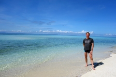 Stefan på västra änden av Kalanggaman island. Nordspetsen av Cebu samt Malapascua syns i bakgrunden.