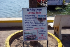 Ett av flera företag som säljer båtturer längs floden Preaek Tuek Chhu, Kampot.