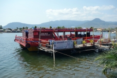 Flodbåt på Preaek Tuek Chhu, Kampot.