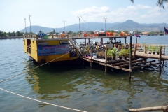 Flodbåt på Preaek Tuek Chhu, Kampot.