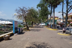 Promenaden längs Preaek Tuek Chhu, Kampot.