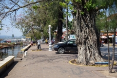 Promenaden längs Preaek Tuek Chhu, Kampot.