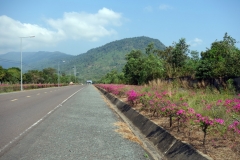 Vägen in i Preah Monivong Bokor National Park, Kampot province.