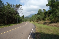 Vägen in i Preah Monivong Bokor National Park, Kampot province.