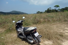 Min hyrda motorcykel på vägen ner från Bokor Mountain,  Preah Monivong Bokor National Park, Kampot province.