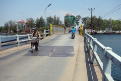 Entanou bridge över floden Preaek Tuek Chhu, Kampot.