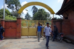 En av entréerna till Pashupatinath tempelkomplex, Katmandu.