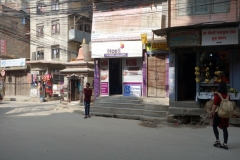 På väg till Swayambhunath-templet passerade jag Ncell-butiken där jag köpte mitt nepalesiska SIM-kort, Katmandu.