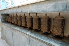 Bönehjul vid entrén till Swayambhunath-templet, Katmandu.