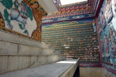 Helig skrift vid entrén till Swayambhunath-templet, Katmandu.