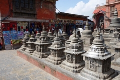 Stupas och byggnader uppe på Swayambhunath-komplexet, Katmandu.