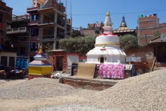 Stupa som jag stötte på i utkanten av centrala Bhaktapur efter att ha löst entrébiljetten för centrum.
