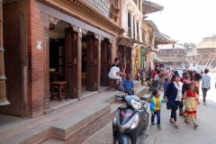 Gatuscen vid Taumadhi Tol, Bhaktapur.