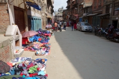 På väg till fots in mot centrala Patan.