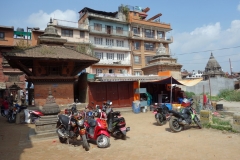 Några stupas på vägen in mot centrala Patan.