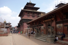 Till höger i bild, Mul Chowk, Durbar Square, Patan.