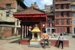 Pingis vid stupa i centrala Patan.
