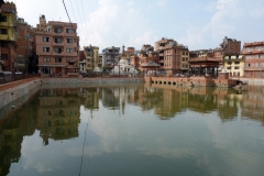 Längst ut på piren Pimbahal Pokhari Krishna Temple, Patan.