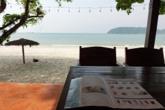 Lunch på Vijit Bungalows, Ao Khao Kwai, Koh Phayam.