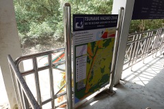 Evakueringskarta vid tsunami på piren för båtar till Koh Phayam och Koh Chang, Ranong.