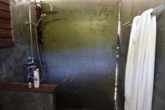 Duschen i min bungalow på Little Hut Bungalow, Koh Phayam.