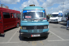 Mitt färdmedel från busstationen i Tirana till Kruja idag. Lite gammal och skraltig men charmig.