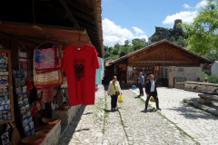 Marknadsgatan i den gamla delen av Kruja.